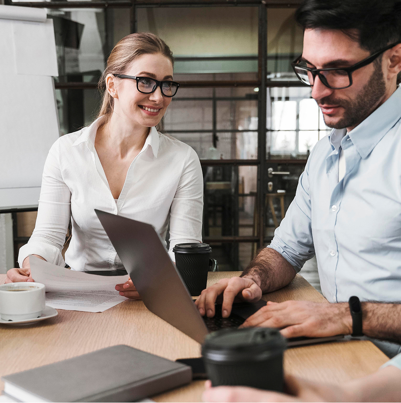 professional-businesswoman-with-glasses-meeting-with-her-teammates 1
